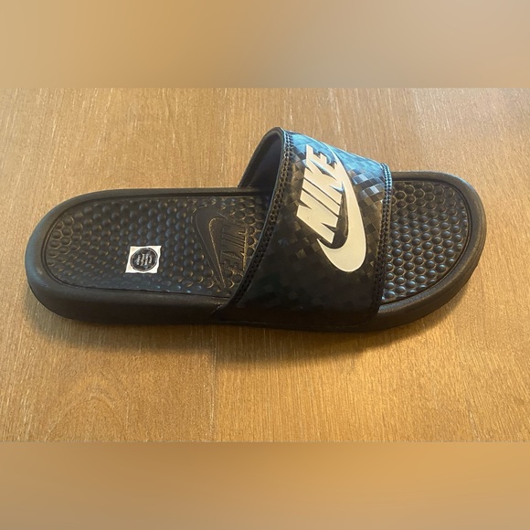 Women’s Nike Benassi JDI Slides - Picture 2 of 6
